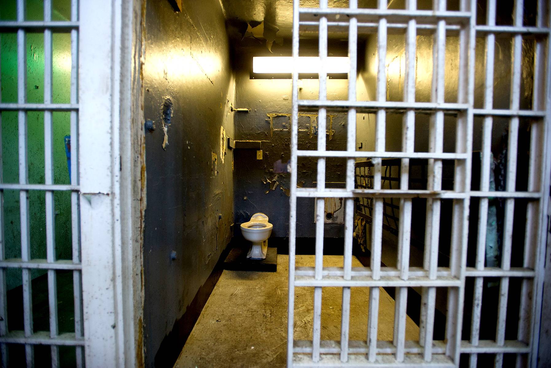 Black Inmate With Schizophrenia Dies of Thirst After 35 Days in Solitary