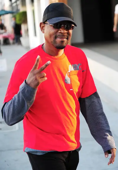You Go Boy! - Comedian Martin Lawrence says peace to the paps as he picks up some pizza with a friend at Mulberry Street Pizza in Beverly Hills.(Photo: London Entertainment /Splash)