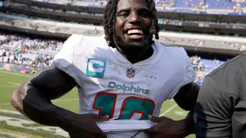 Tyreek Hill #10 of the Miami Dolphins celebrates after a 42-38 win over the Baltimore Ravens at M&T Bank Stadium on September 18, 2022 in Baltimore, Maryland. (Photo by Patrick Smith/Getty Images)