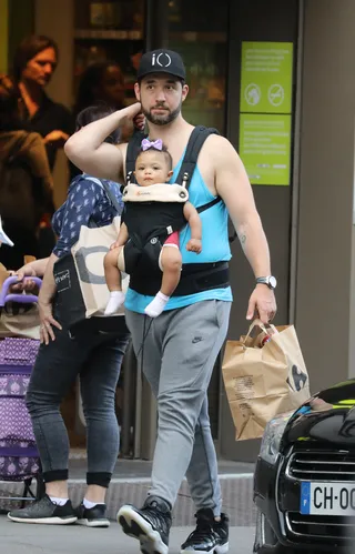 Alexis Ohanian and Alexis Olympia Ohanian Jr. - On Monday, Serena Williams announced that she would be pulling out of the French Open due to an arm injury. To give her a much-needed break, her husband Alexis Ohanian was spotted with their daughter Olympia doing some grocery shopping and running errand around Paris.&nbsp;(Photo:&nbsp;MEGA)