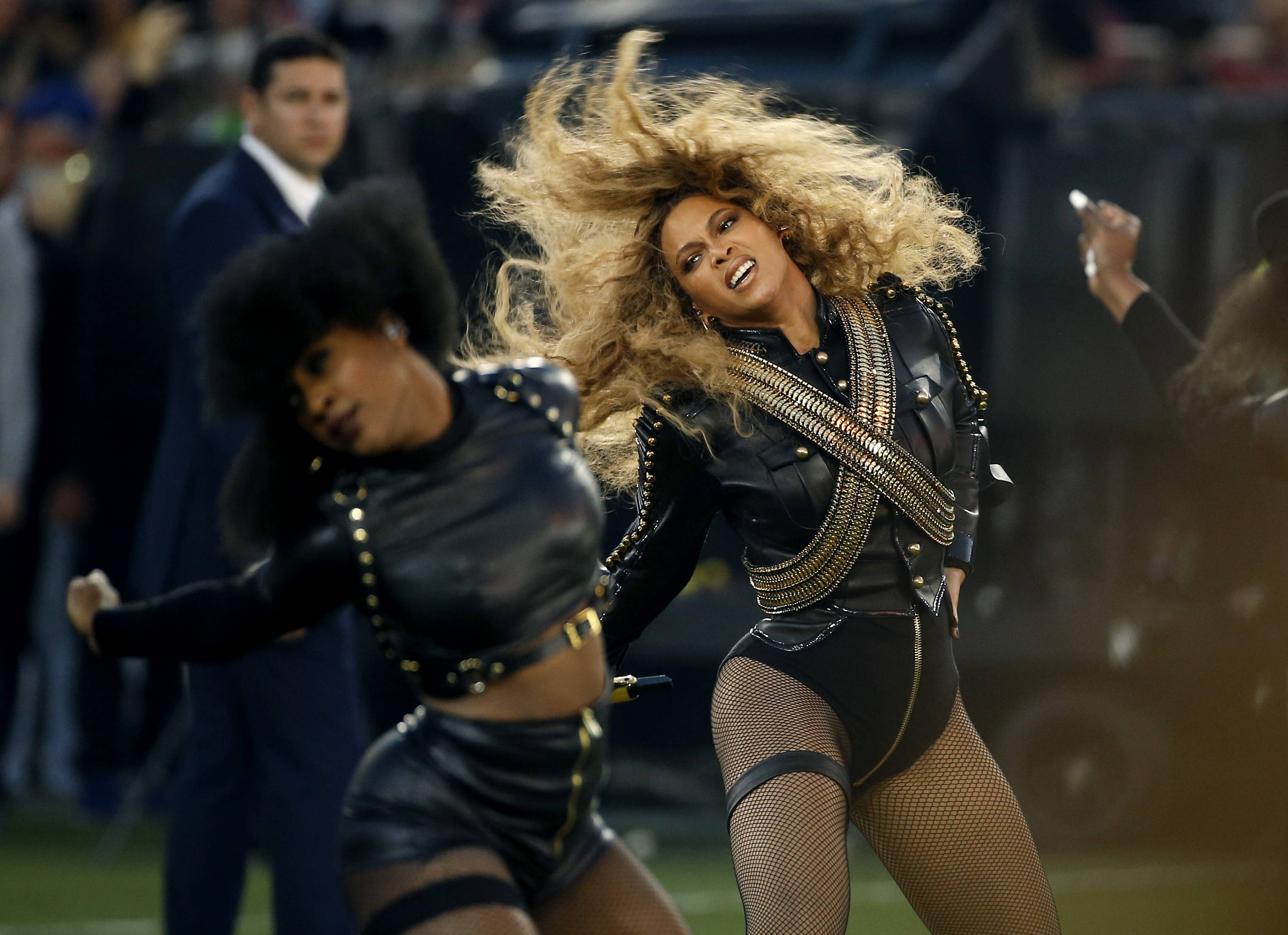 Review: Beyonce Upstages Coldplay In Super Bowl Halftime