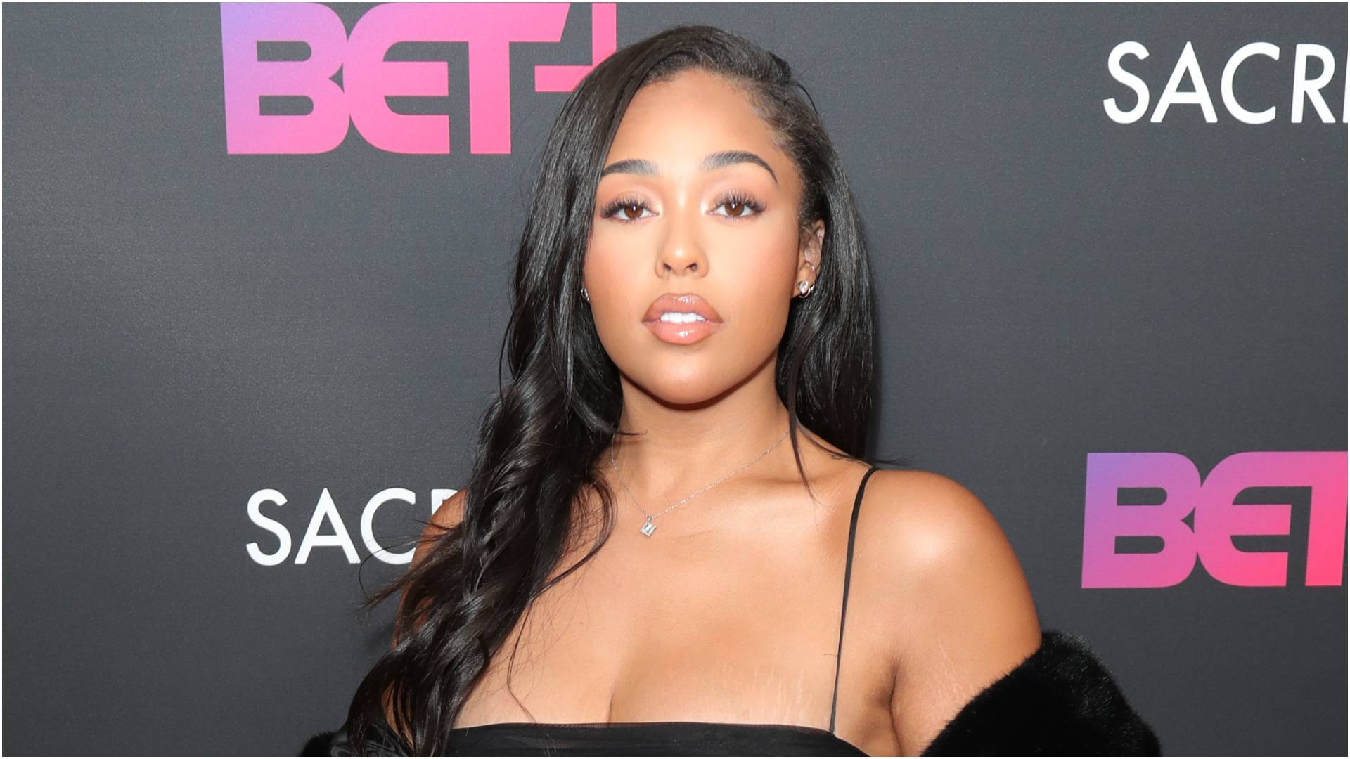 Natural Hair!: Jordyn Woods Shows Off Her Curls While Vacationing In Hawaii - Vimarsana News
