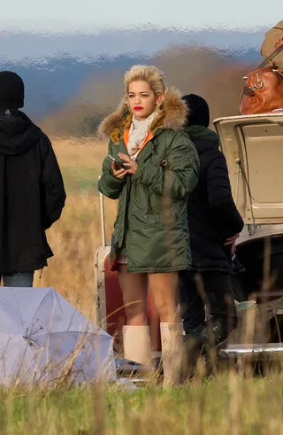 All in a Day's Work - U.K. star Rita Ora braves the cold on a Annie Leibovitz fashion shoot for Marks and Spencer in London. (Photo:&nbsp;Splash News)