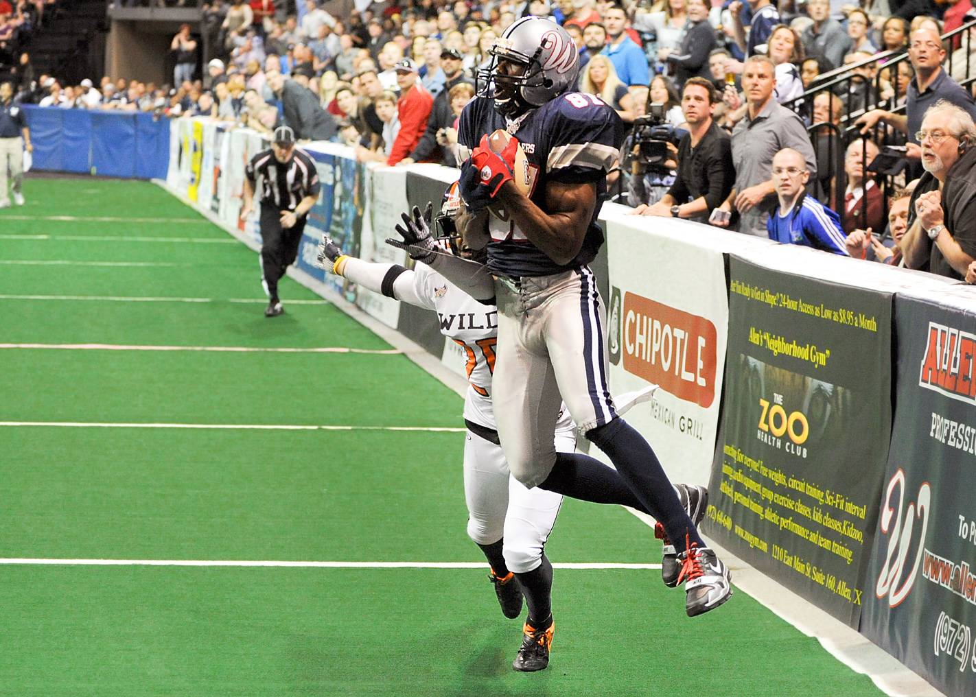 Terrell Owens catches 3 TDs in indoor league debut with Allen Wranglers -  ESPN