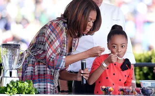 Top Chefs - The first lady and a young guest tast fruit salads prepared with comedian Skai Jackson from the comedy series Jessie. (Photo: Olivier Douliery-Pool/Getty Images)