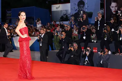 Woman in Red - Zoe Kravitz sparkles in Armani Privé at the premiere of Good Kill&nbsp;during the 71st Venice Film Festival in Italy.(Photo: John Rasimus, PacificCoastNews)