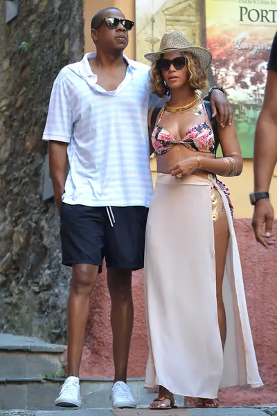 Trippin' - Beyoncé and Jay Z&nbsp;enjoy some quality time while vacationing in Portofino, Italy.(Photo: Splash News)