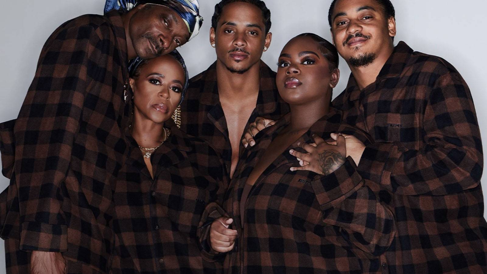 Snoop Dogg And Family Serve Cozy Christmas Realness In Latest Skims' Campaign - Vimarsana News