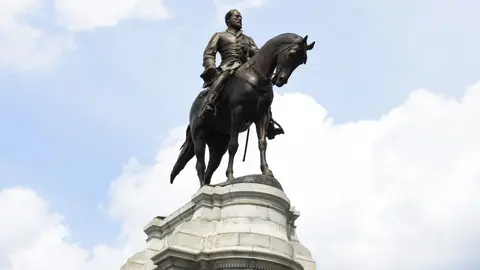 RICHMOND, VIRGINIA - JUNE 06: The statue of Confederate General Robert E. Lee on Monument Avenue is pictured on June 6, 2020 in Richmond, Virginia. Virginia Gov. Ralph Northam (D) announced plans to remove the statue. (Photo by Vivien Killilea/Getty Images)