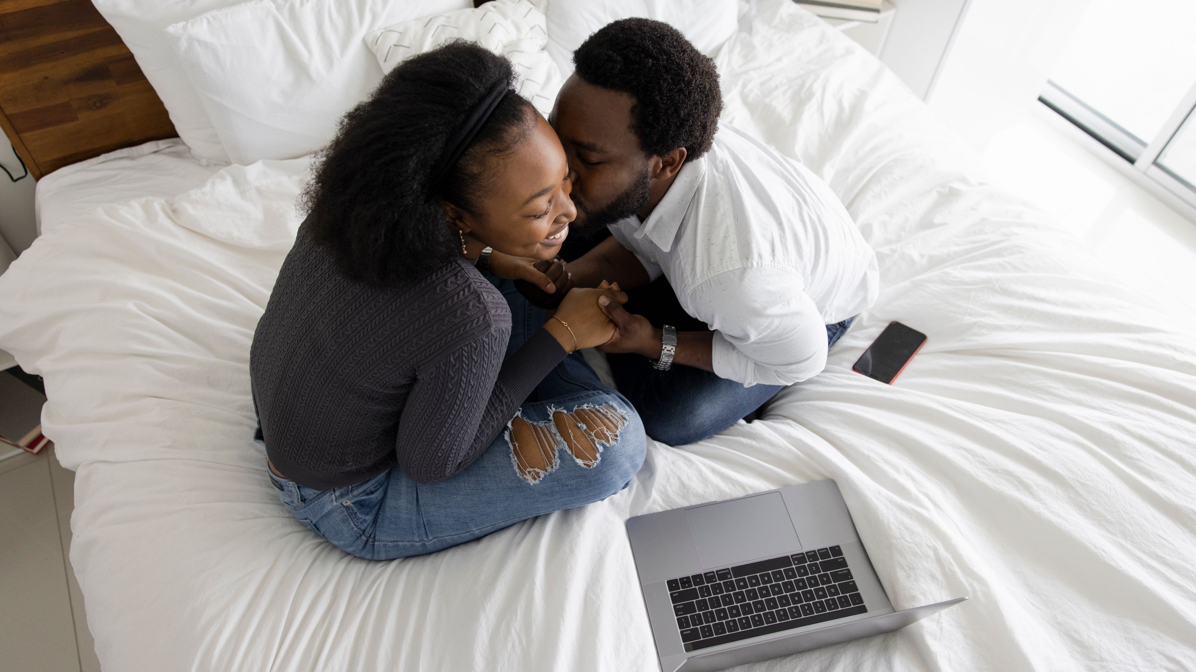 How to Keep The Flame Bright in Your Relationship, According to Experts - Vimarsana News