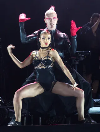 Strike a Pose - FKA Twigs and her dancers go off with a lesson in how to vogue while performing on stage during Day 2 of FYF Fest 2015.(Photo: Ronin 47 / Splash News)