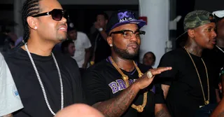 Weekend Good Time - Young Jeezy rocks a mean gold chain while partying it up with his homies in Miami Beach during the Hennessy V.S. Takeover over Memorial Day weekend.(Photo: Rodney Stewart, Darryl Campbell, Arturo Perea, Jahrue)
