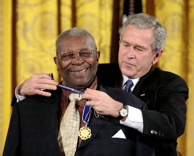 B.B. King - In 2006, President George W. Bush honored the legendary blues guitarist with the award.&nbsp;(Photo: REUTERS/Larry Downing)