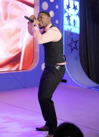 Sing it - Davone Ministry &amp; Harmony perform "Fly" at 106 &amp; Park, May 16, 2012. (Photo: John Ricard / BET)