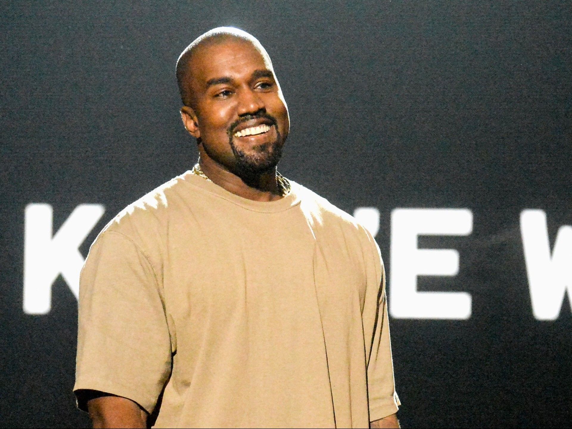 Kanye West Buys Nearly 4 000 Gifts For Chicago Toy Drive (Video Clip