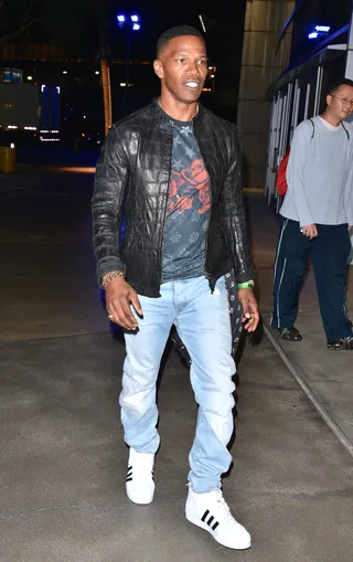Super Dad - Jamie Foxx takes his daughters to see Taylor Swift in concert at the Staples Center in downtown Los Angeles.(Photo: MONEY$HOT/ Splash News)