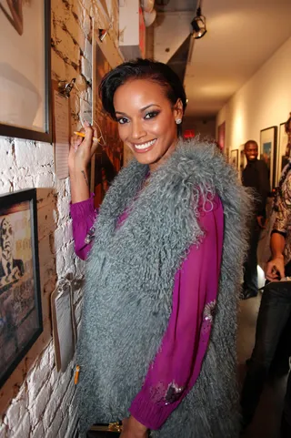 On the Dotted Line - Selita Ebanks visits Promenade in New York City. The Victoria's Secret angel bids on a picture during a silent auction. (Photo: Johnny Nunez/WireImage)