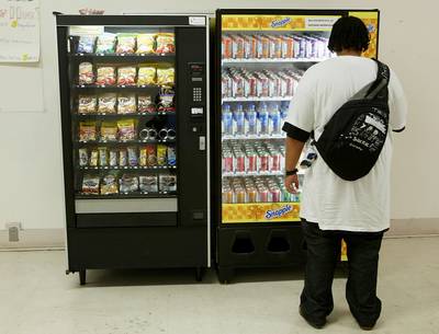 /content/dam/betcom/images/2013/02/Health/020413-health-school-vending-machines-soda-chips-childhood-obesity-weight.jpg
