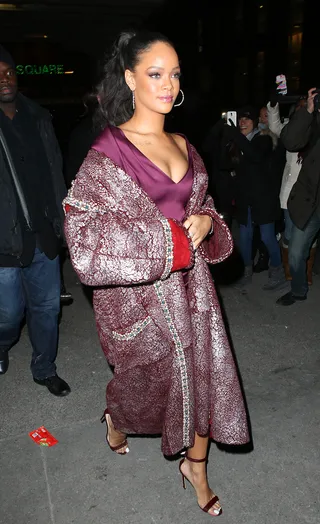 Fashion Goddess - Rihanna&nbsp;is gorgeous and glowing outside the Zac Posen Fall 2015 runway show during Mercedes-Benz Fashion Week in New York City.(Photo: Richie Buxo / Splash News)