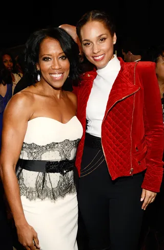 Lovely Ladies - Regina King and Alicia Keys share a moment backstage during the 2013 People's Choice Awards at Nokia Theatre L.A. Live in Los Angeles.(Photo: Kevin Mazur/WireImage)
