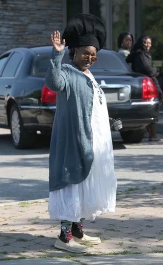 On Location - Whoopi Goldberg&nbsp;wears an eye-catching outfit on set of her Lifetime original movie A Day Late and a Dollar Short in Toronto.&nbsp;(Photo: Splash News)