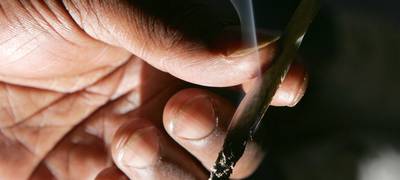 /content/dam/betcom/images/2013/08/Health/081913-health-Medical-Marijuana-weed-pot-smoking.jpg