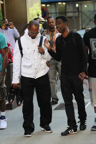 Creative Genius - Jamie Foxx and Chris Rock&nbsp;share a friendly exchange outside the Trump SoHo before shanking hands and departing in separate cars.&nbsp;(Photo: Blayze/Splash News)