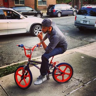 Swizz Beatz @therealswizz - Swizzy&nbsp;is a hardcore Knicks fan and even reps his team while bike riding. &quot;Had to pull out my&nbsp;#knickstape&nbsp;bike out in the BX !!!!!&quot;(Photo: Instagram/Therealswizz)