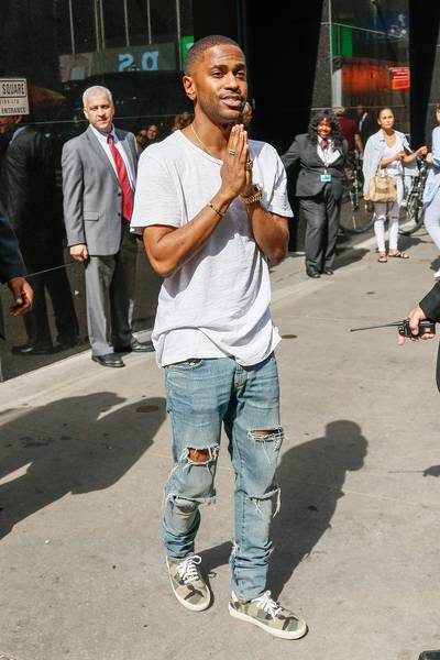 Say a Prayer - Big Sean is having a moment while thanking his fans in New York City.  (Photo: papjuice/INFphoto.com)