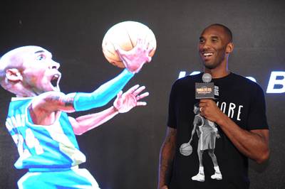 Kobe on Kobe - Kobe Bryant faces his avatar at a press conference for the mobile game NBA Hero in Shanghai.  (Photo: Imaginechina / Splash News)