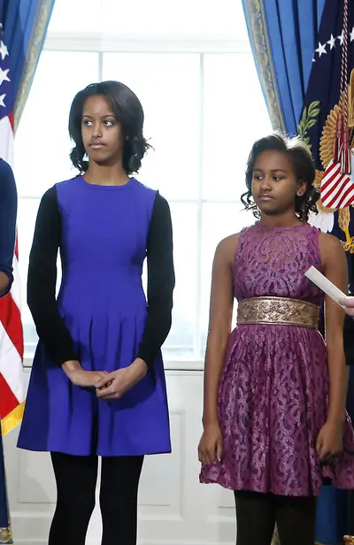 Sasha and Malia Obama - (Photo: REUTERS/Larry Downing )