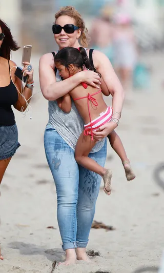 Mimi's Mini Me - Mariah Carey carries her daughter Monroe after a long day at the beach.  (Photo: Pedro Andrade, PacificCoastNews)