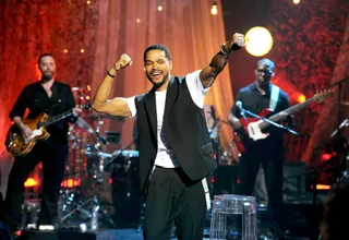 Representing the Story - Maxwell's stellar performance during VH1 Storytellers was unforgettable 12-song set for a crowd of 150 people. His performance also marked the fifteenth year since the release of his debut album Urban Hang Suite.&nbsp;(Photo: Kevin Mazur/WireImage for Vh1)