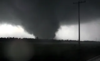 /content/dam/betcom/images/2011/04/National/052411_national_tornado_4.jpg