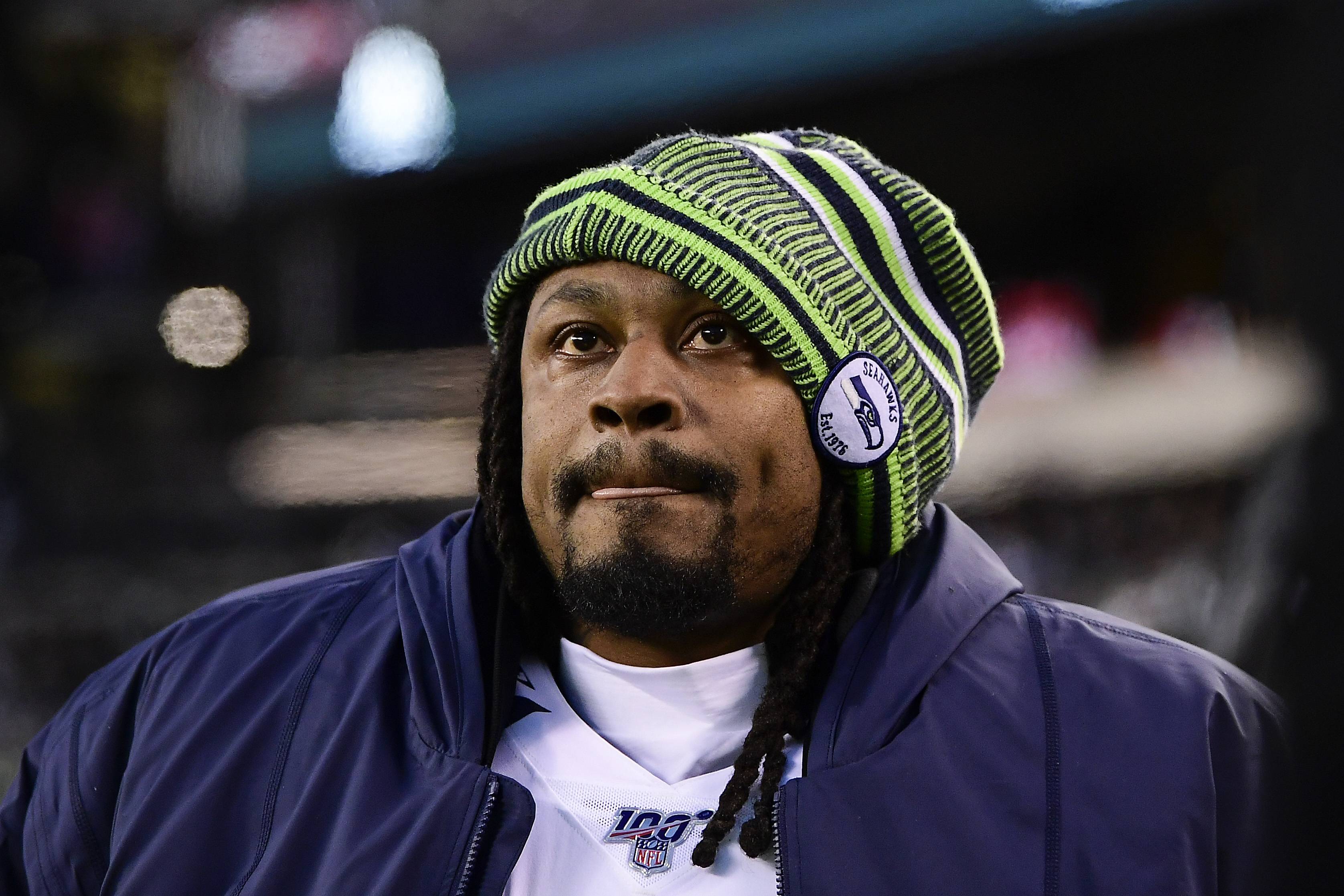 Seahawks' Marshawn Lynch goes viral telling young players: 'Take care of  y'all money'