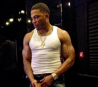 Nelly @derrtymo - "Lady's if he start taking his shit off and he not even looking at you just know your about to get dat work...!!!..!!!💥"The Nellyville star looks like he's about to lay down business on the 'gram. We see you, Nelly.(Photo: Nelly via Instagram)