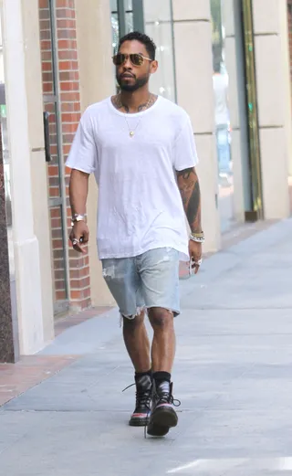 Casual Monday - Grammy-winning singer Miguel spotted in a casual get-up while running errands in Beverly Hills.(Photo: WENN.com)