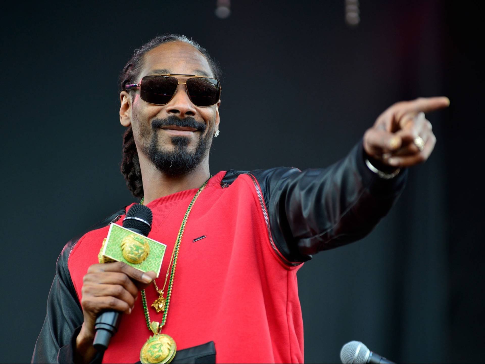 Snoop Dogg Rewards Couple Who Returned His Missing French Bulldog - (Video  Clip) | BET AWARDS