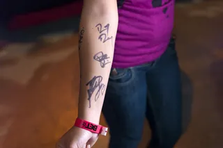 Got Ink? - Fan shows off her Mindless Behavior-autographed arm at BET's 106 &amp; Park.(Photo: John Ricard/BET)