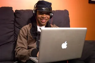 All Smiles Online - Roc Royal relaxing before the big show at BET's 106 and Park (Photo: John Ricard/BET)