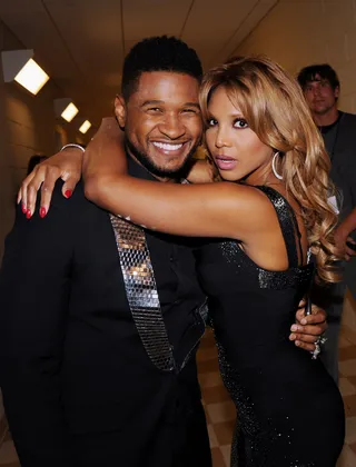 Old Friends\r - Former label mates Usher Raymond and Toni Braxton share a big hug backstage at the 33rd Annual Georgia Music Hall of Fame Awards at the Cobb Energy Performing Arts Center in Atlanta. (Photo: Rick Diamond/Getty Images)