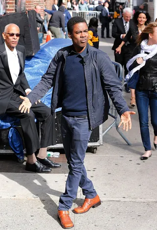 Peace - Chris Rock strikes a pose for the paparazzi as he heads inside the Ed Sullivan Theater before an appearance on the final episode of the Late Show With David Letterman in New York City. (Photo: John Lamparski/Getty Images)