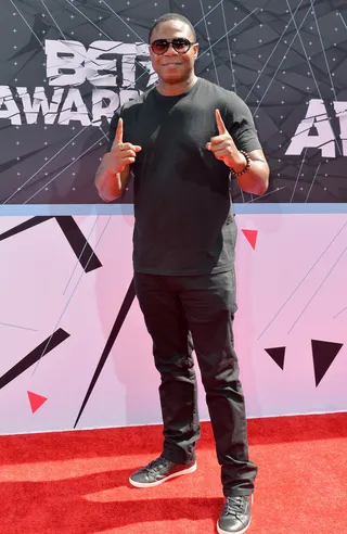 Doug E. Fresh&nbsp; - Fresh to death from head to toe, Doug E.&nbsp;poses for the camera with some stylish shades.   (Photo: Earl Gibson/BET/Getty Images for BET)