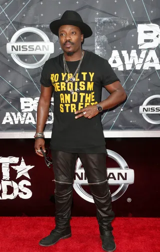 Anthony Hamilton - Black hat, black tee and black leather joggers — but what we love most about Anthony’s&nbsp;look&nbsp;is the message his tee displays, “Royalty, Heroism and Streets.” Talk about fashion that makes a statement.  (Photo: Frederick M. Brown/Getty Images for BET)