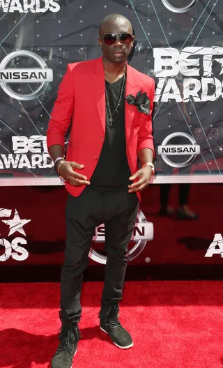 Sam Sarpong - The multi-talented celeb wears his head-to-toe Dolce and Gabanna ensemble with swag.&nbsp;(Photo: Frederick M. Brown/Getty Images for BET)