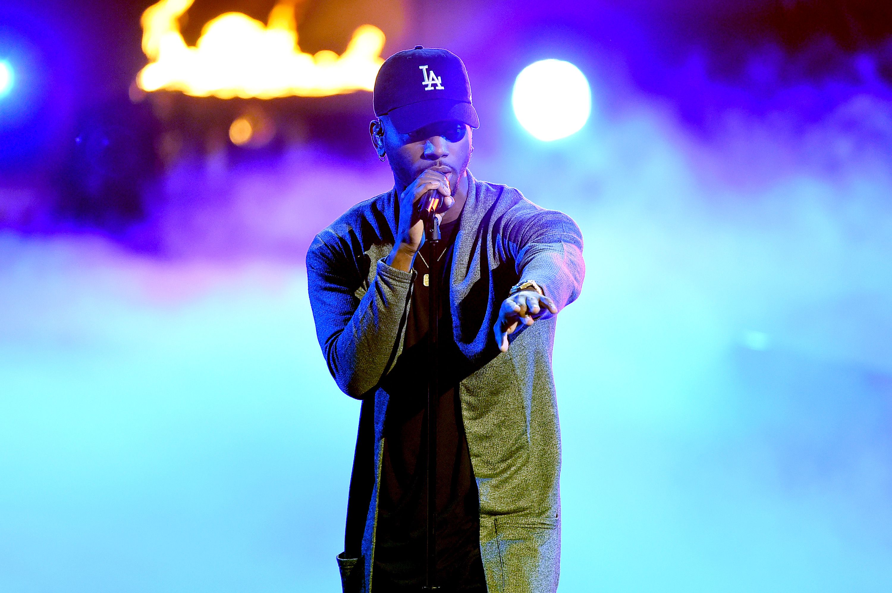 Bryson Tiller Released His Debut Album Early News BET