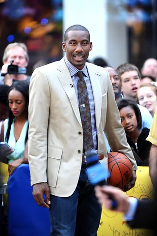 Sharp Dressed Man - New York Knicks power forward&nbsp;Amar'e Stoudemire&nbsp;is impeccably dressed in a checkered button-down shirt and khaki blazer as he poses for fans on set of Good Morning America.   (Photo: Hall/Pena, PacificCoastNews.com)