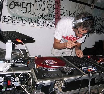 24. DJ Stretch Armstrong - As the namesake of New York's revered Stretch Armstrong Show, Stretch ruled rap's underground throughout the '90s, helping to launch the careers of the Notorious B.I.G., Mobb Deep, Redman, Big L and other Big Apple street legends.  (Photo: Facebook)