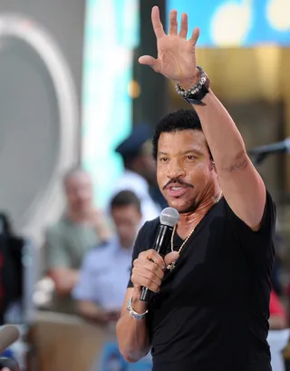 Legend - Singer-songwriter Lionel Richie wakes up New York City with a performance on NBC's Today&nbsp;at Rockefeller Plaza. (Photo: Michael Loccisano/Getty Images)