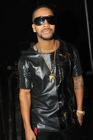 Omarion&nbsp; - Maybach O rips it backstage dressed in all black.&nbsp;(Photo: Theo Wargo/Getty Images for BET's Rip the Runway)